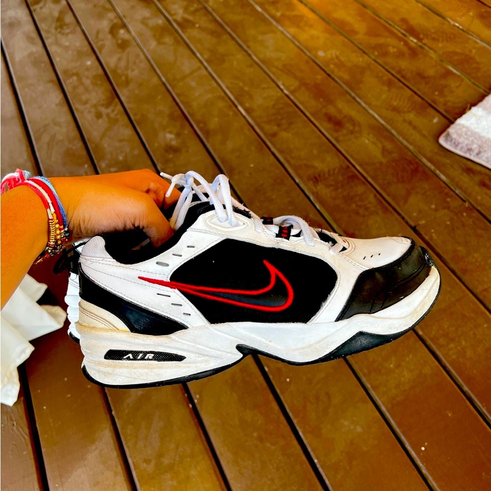 Nike Monarchs Men 9.5 size